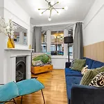 Amazing House Stratford London